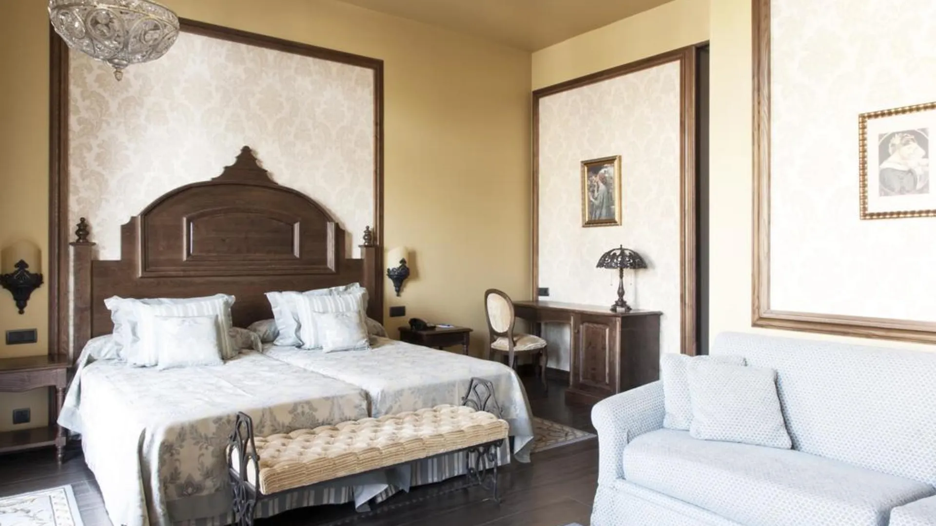 Portaventura Hotel Lucy'S Mansion - Includes Unlimited Access & Express Wristband To Portaventura Park & Ferrari Land 살루