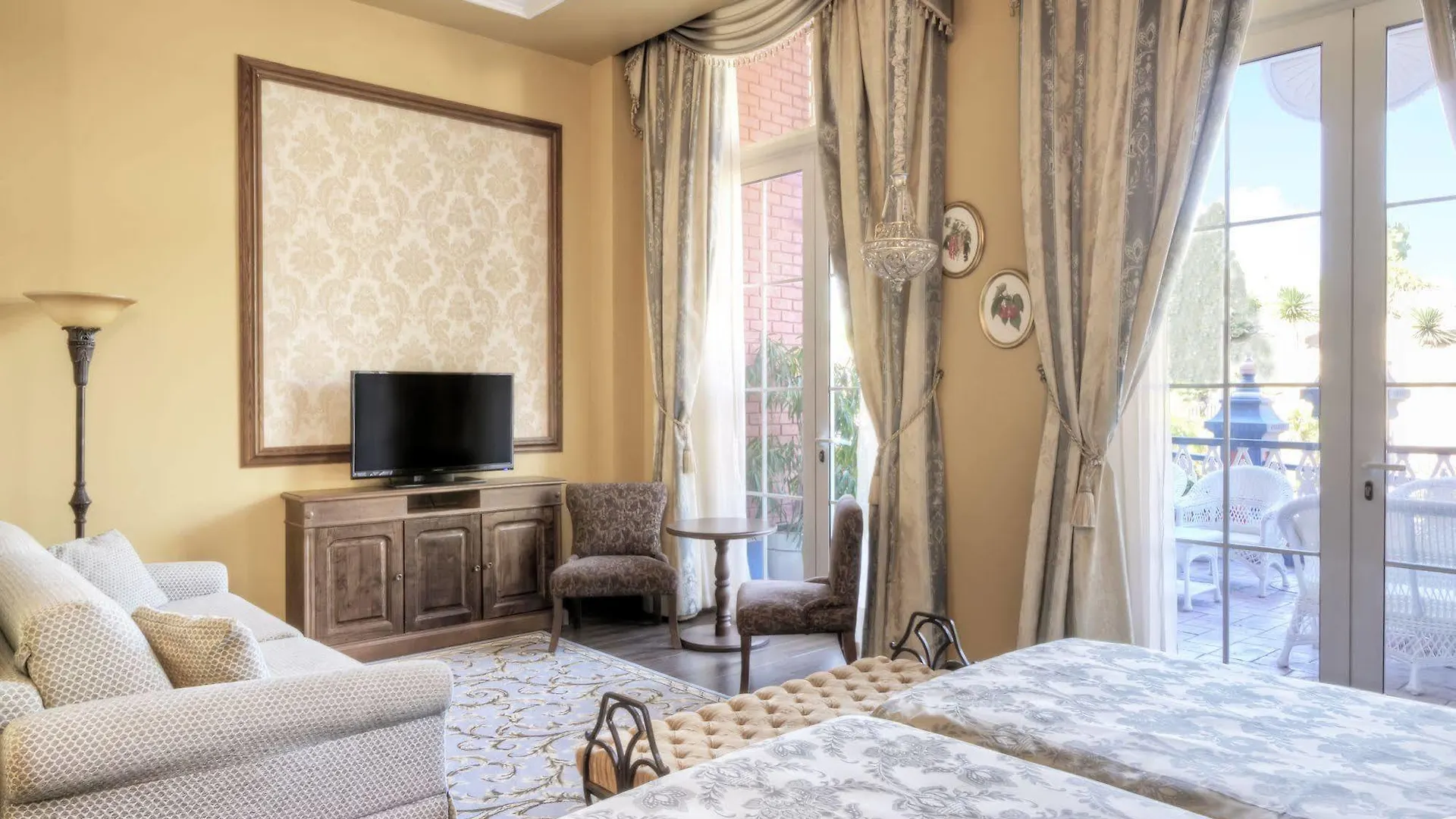 Portaventura Hotel Lucy'S Mansion - Includes Unlimited Access & Express Wristband To Portaventura Park & Ferrari Land 살루