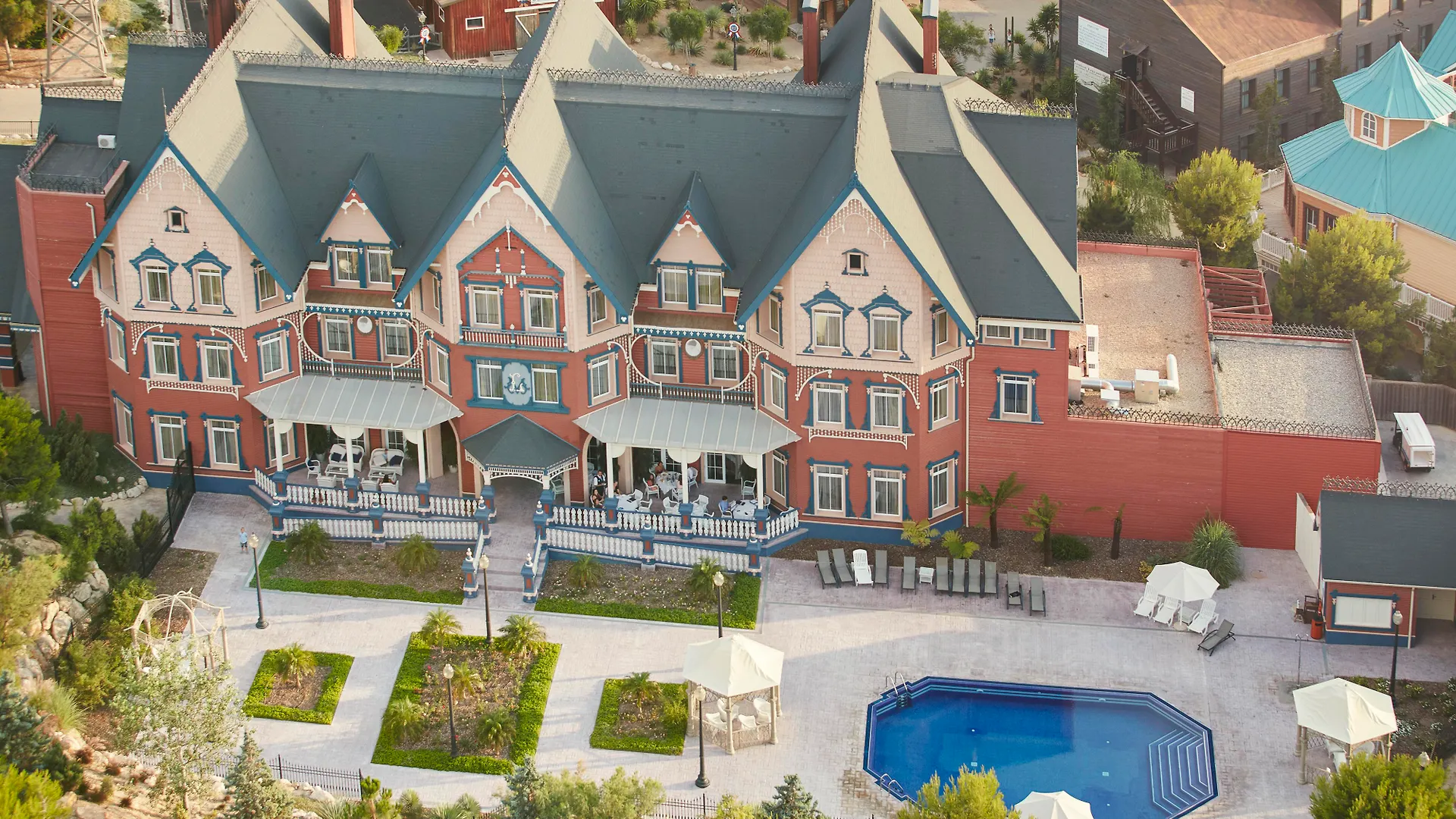 Portaventura Hotel Lucy'S Mansion - Includes Unlimited Access & Express Wristband To Portaventura Park & Ferrari Land 萨洛