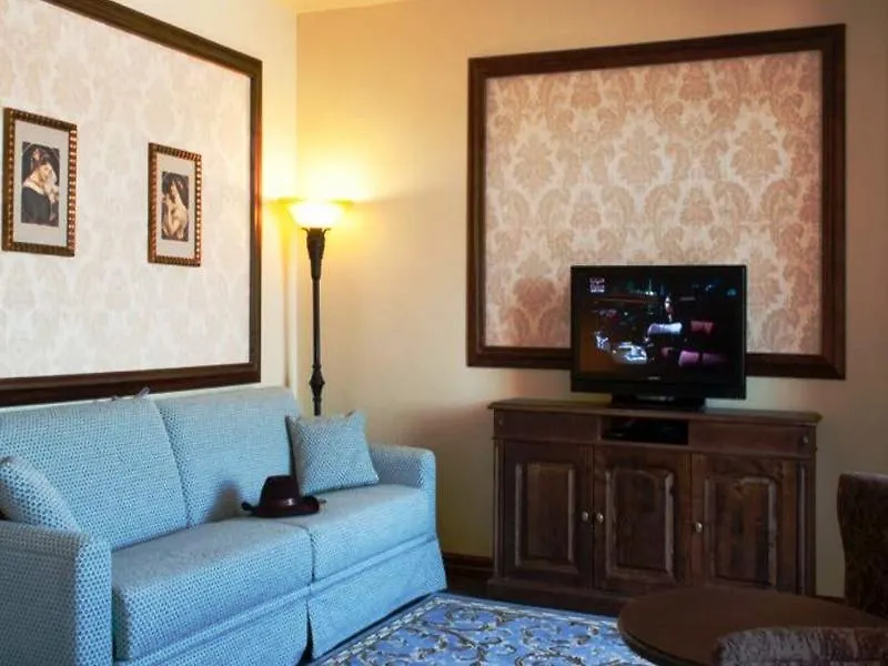 Portaventura Hotel Lucy'S Mansion - Includes Unlimited Access & Express Wristband To Portaventura Park & Ferrari Land 萨洛